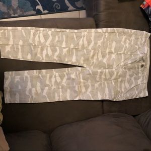 American Eagle Camo Capris